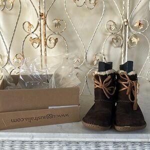 Ugg Australia Shearling detailed, boots with laces